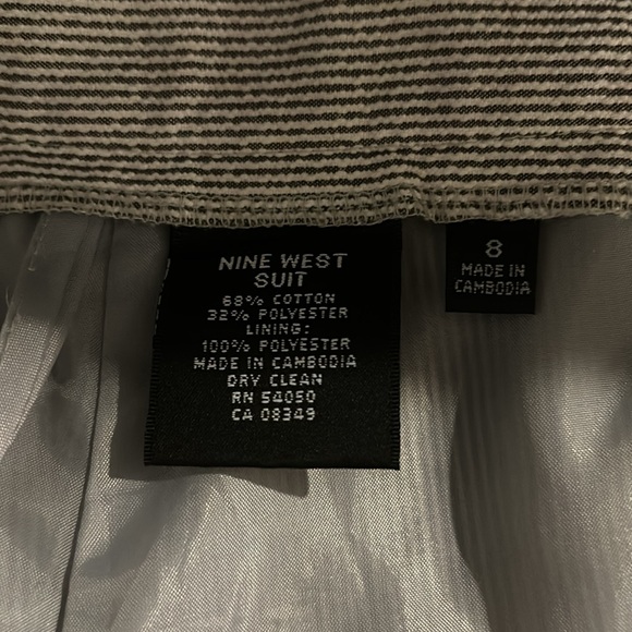 Striped suit - Picture 7 of 8